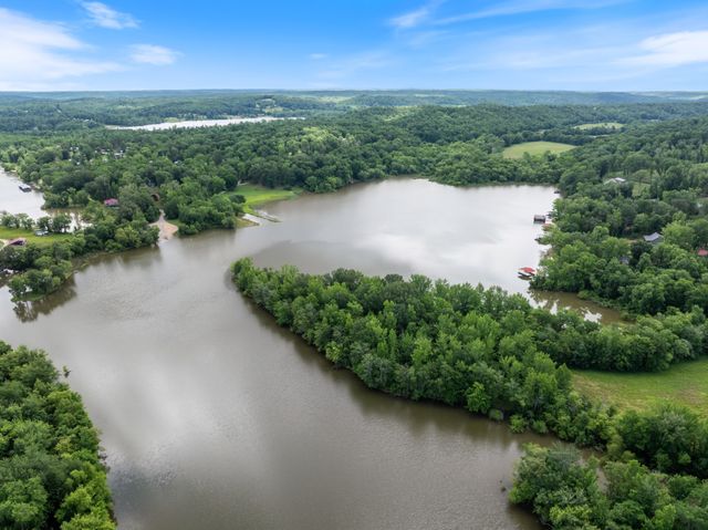 4053 Deer Creek Rd, Linden, TN 37096