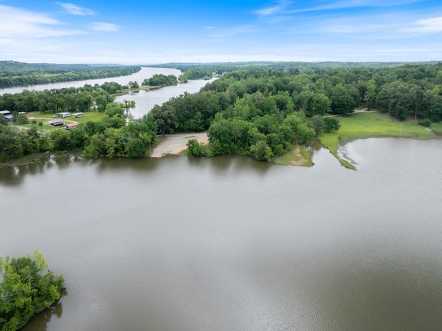 4053 Deer Creek Rd, Linden, TN 37096