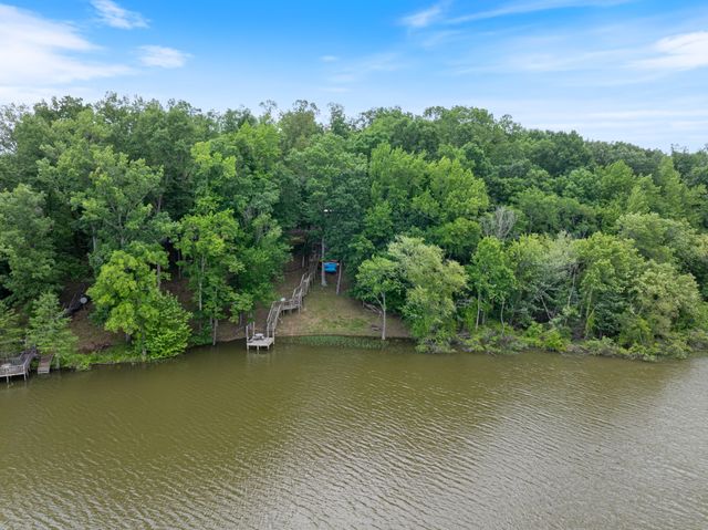 4053 Deer Creek Rd, Linden, TN 37096