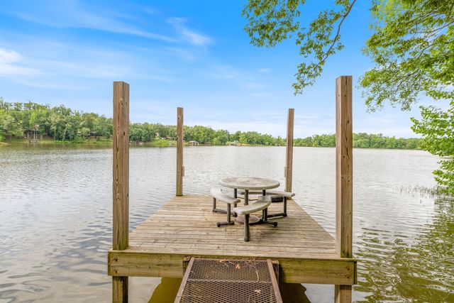 4053 Deer Creek Rd, Linden, TN 37096