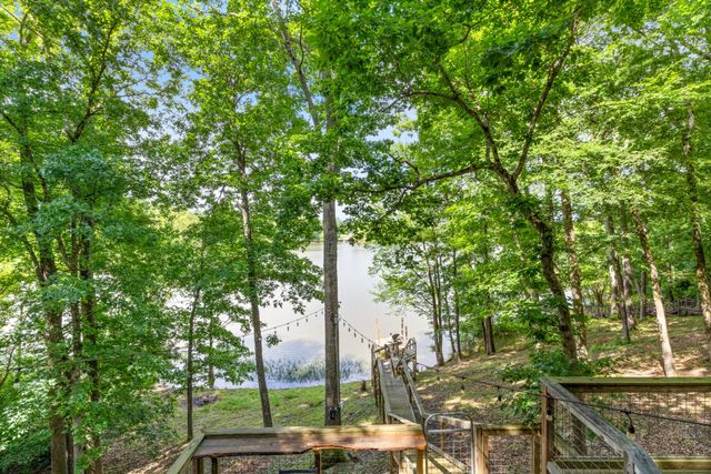 4053 Deer Creek Rd, Linden, TN 37096