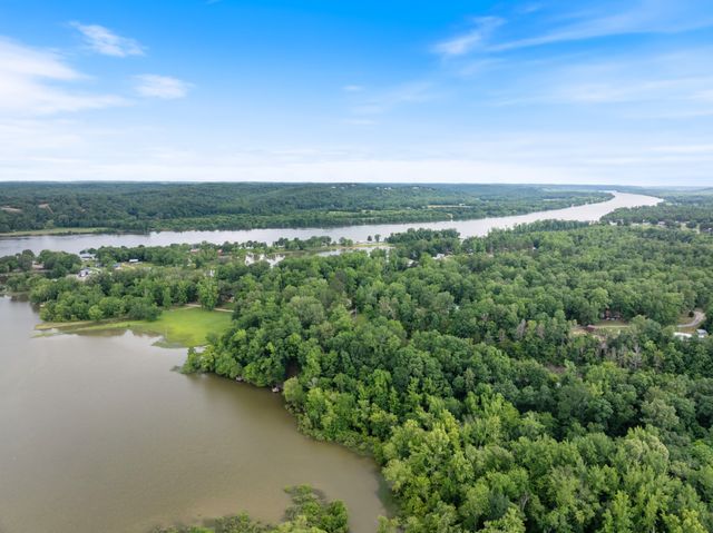 4053 Deer Creek Rd, Linden, TN 37096