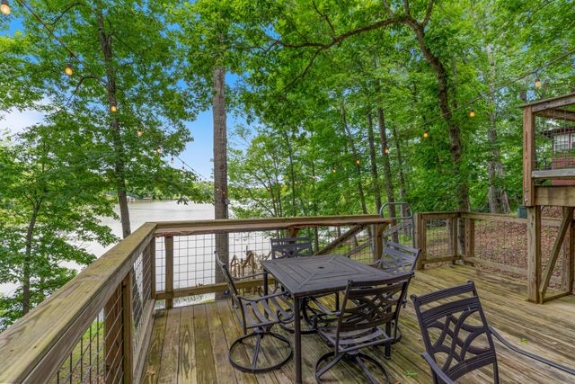 4053 Deer Creek Rd, Linden, TN 37096