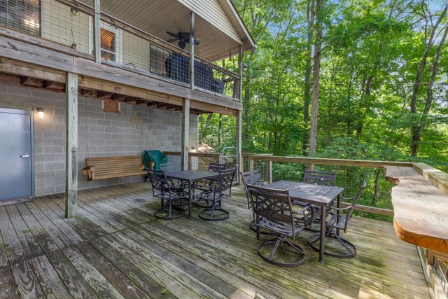 4053 Deer Creek Rd, Linden, TN 37096