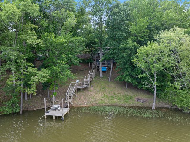 4053 Deer Creek Rd, Linden, TN 37096