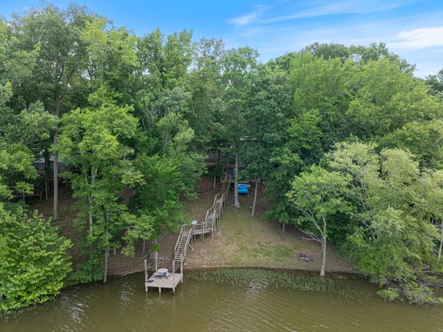 4053 Deer Creek Rd, Linden, TN 37096