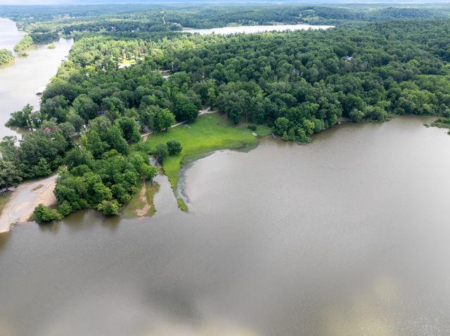 4053 Deer Creek Rd, Linden, TN 37096