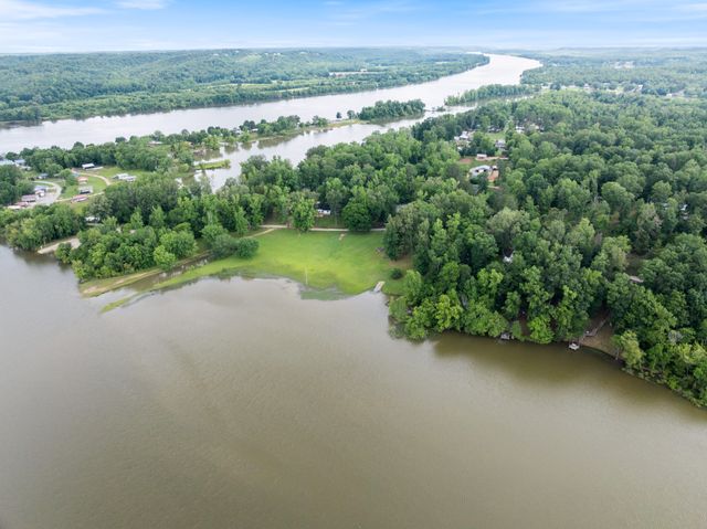 4053 Deer Creek Rd, Linden, TN 37096