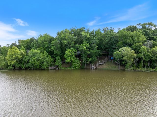 4053 Deer Creek Rd, Linden, TN 37096