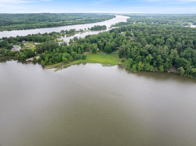 4053 Deer Creek Rd, Linden, TN 37096