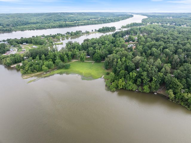 4053 Deer Creek Rd, Linden, TN 37096