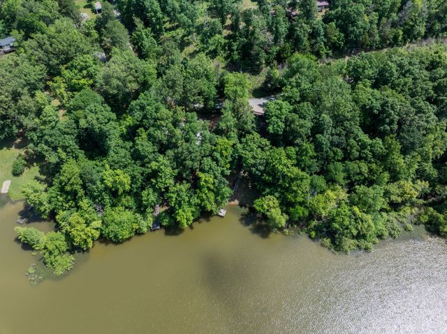 4053 Deer Creek Rd, Linden, TN 37096