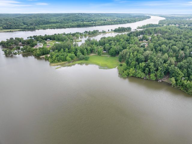 4053 Deer Creek Rd, Linden, TN 37096