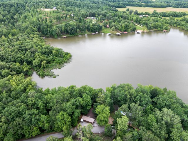 4053 Deer Creek Rd, Linden, TN 37096