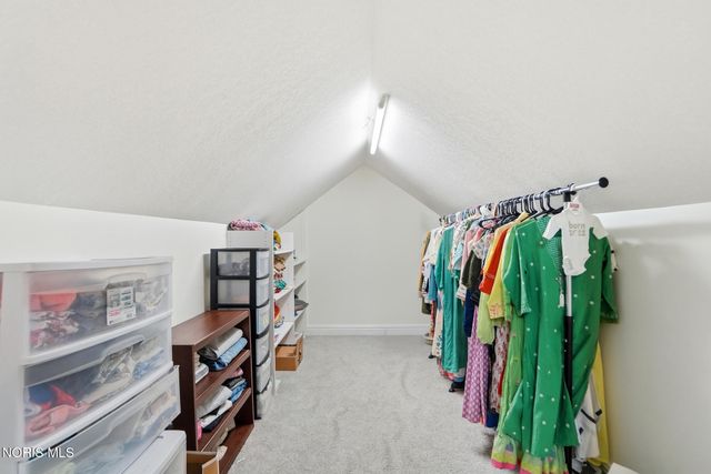 300 W Sawmill Road, Findlay, OH 45840