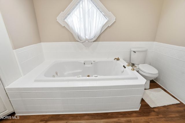 300 W Sawmill Road, Findlay, OH 45840