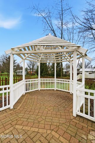 300 W Sawmill Road, Findlay, OH 45840