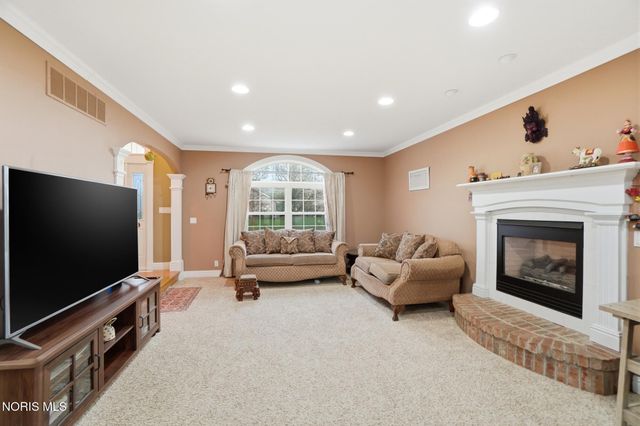 300 W Sawmill Road, Findlay, OH 45840