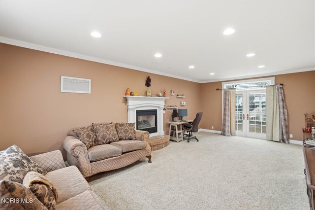 300 W Sawmill Road, Findlay, OH 45840