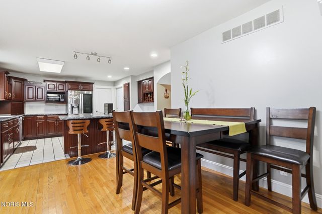 300 W Sawmill Road, Findlay, OH 45840