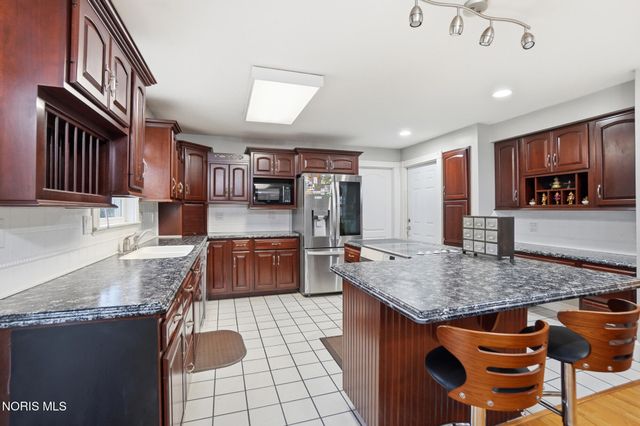 300 W Sawmill Road, Findlay, OH 45840