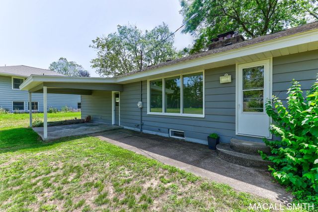339 Wildwood Drive, Holland City, MI 49423