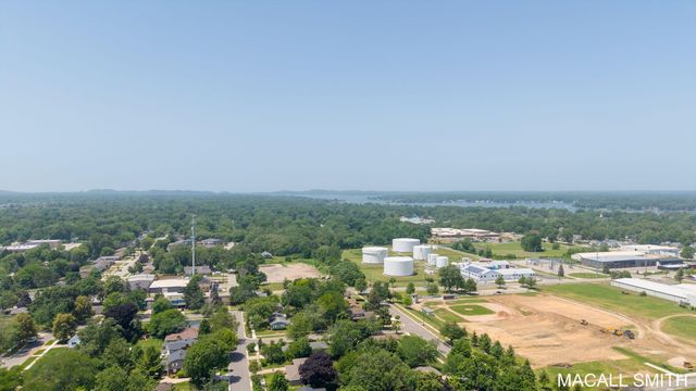 339 Wildwood Drive, Holland City, MI 49423