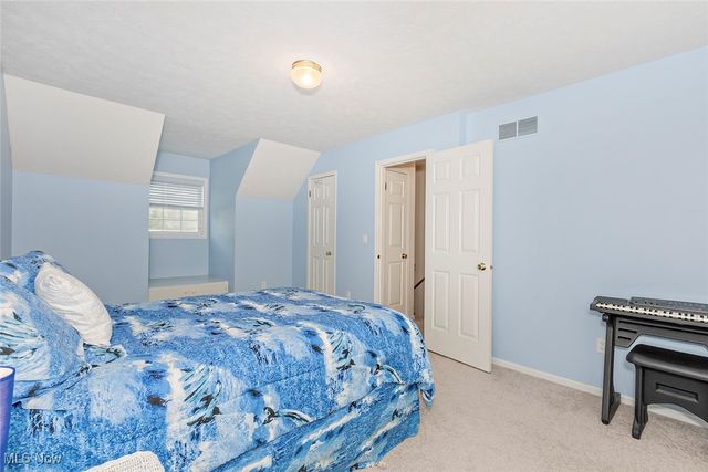 8730 Lake In The Woods Trail, Chagrin Falls, OH 44023