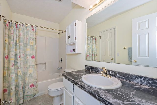 8730 Lake In The Woods Trail, Chagrin Falls, OH 44023