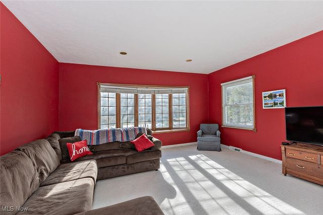 8730 Lake In The Woods Trail, Chagrin Falls, OH 44023