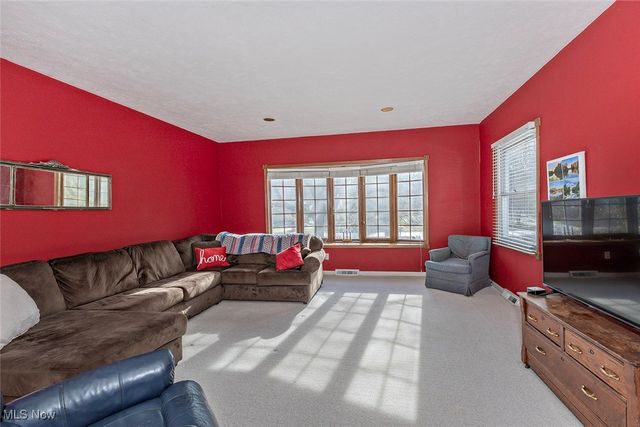 8730 Lake In The Woods Trail, Chagrin Falls, OH 44023