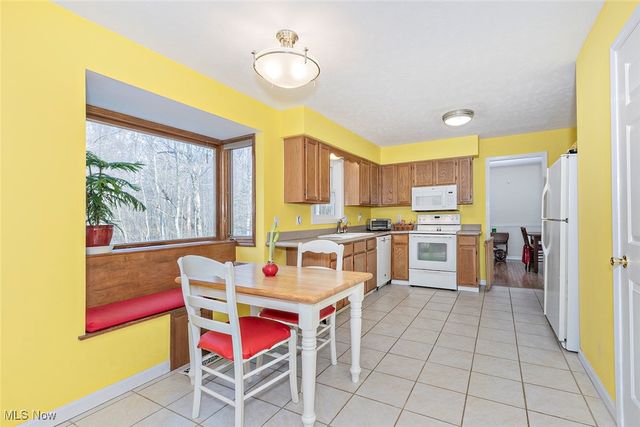 8730 Lake In The Woods Trail, Chagrin Falls, OH 44023