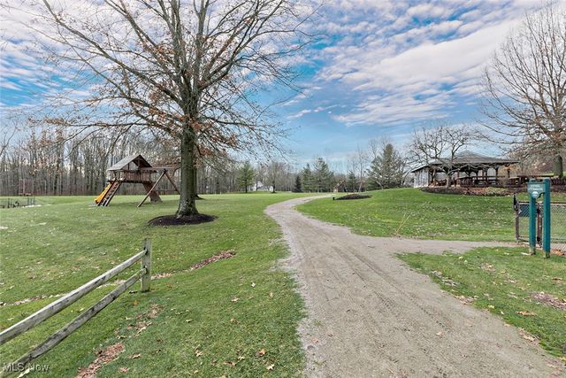 8730 Lake In The Woods Trail, Chagrin Falls, OH 44023