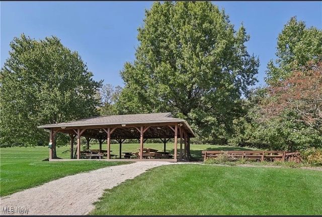 8730 Lake In The Woods Trail, Chagrin Falls, OH 44023