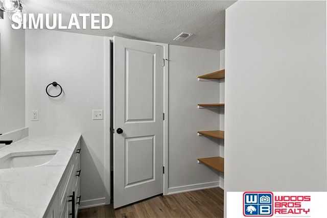 9200 Green Valley Lane, Lincoln, NE 68516