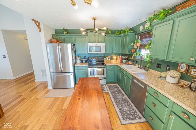 611 Clydesdale Lane, Bargersville, IN 46106