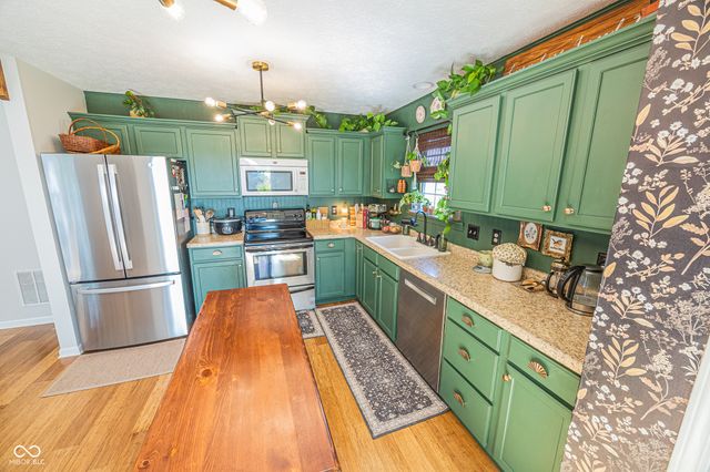 611 Clydesdale Lane, Bargersville, IN 46106