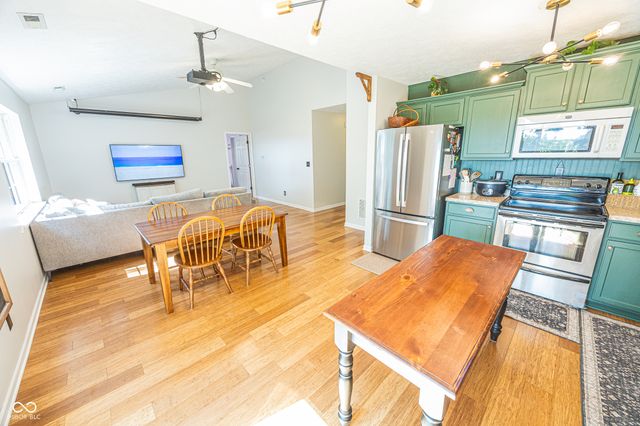611 Clydesdale Lane, Bargersville, IN 46106