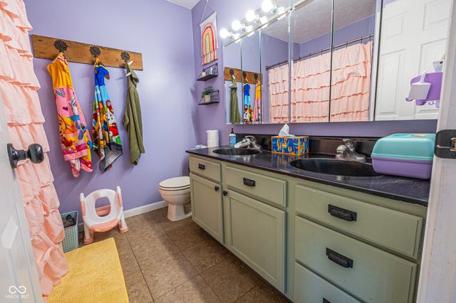 611 Clydesdale Lane, Bargersville, IN 46106