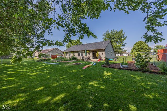 611 Clydesdale Lane, Bargersville, IN 46106