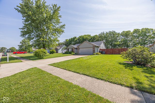 611 Clydesdale Lane, Bargersville, IN 46106