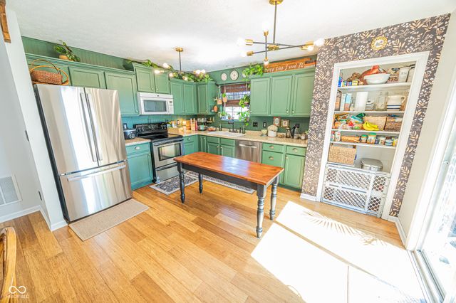 611 Clydesdale Lane, Bargersville, IN 46106
