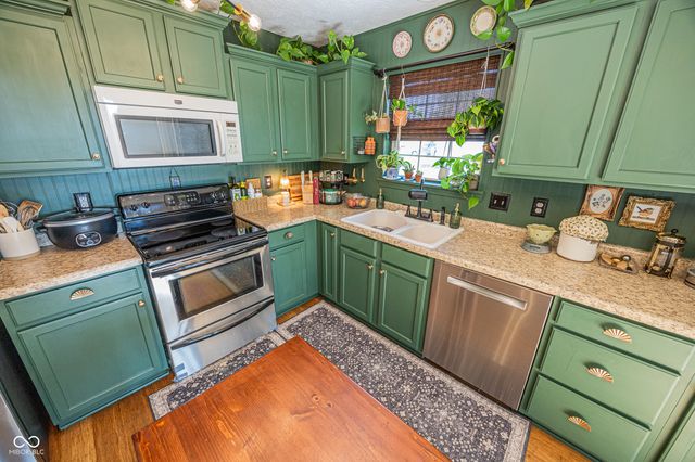 611 Clydesdale Lane, Bargersville, IN 46106