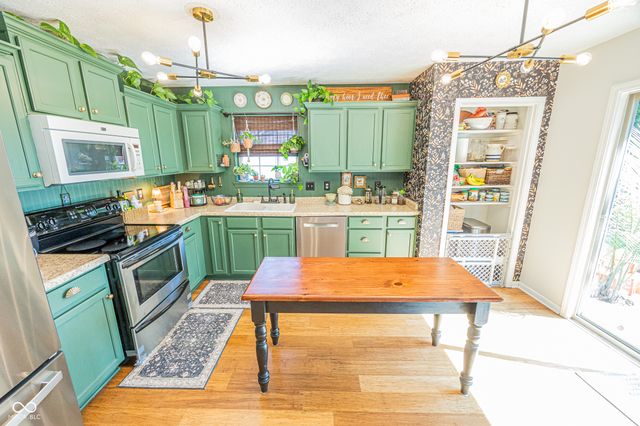 611 Clydesdale Lane, Bargersville, IN 46106