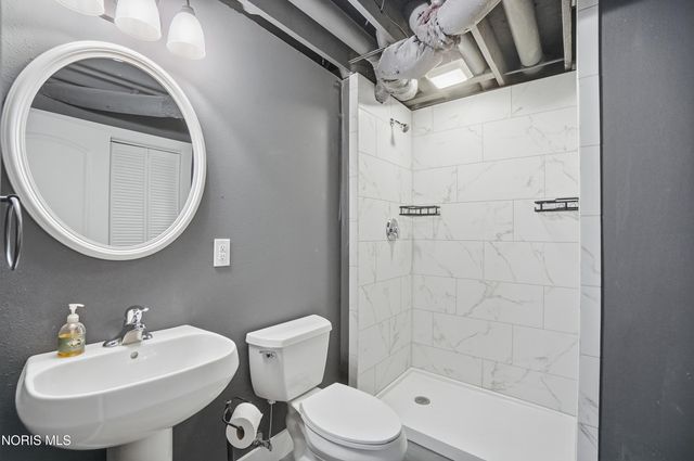5853 Green Ivy Lane, Monclova, OH 43542