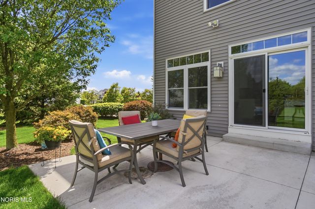 5853 Green Ivy Lane, Monclova, OH 43542