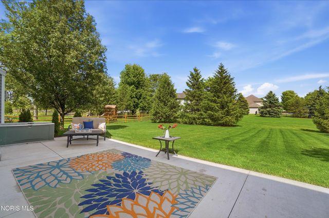 5853 Green Ivy Lane, Monclova, OH 43542