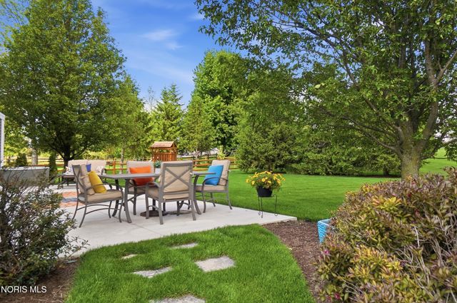 5853 Green Ivy Lane, Monclova, OH 43542