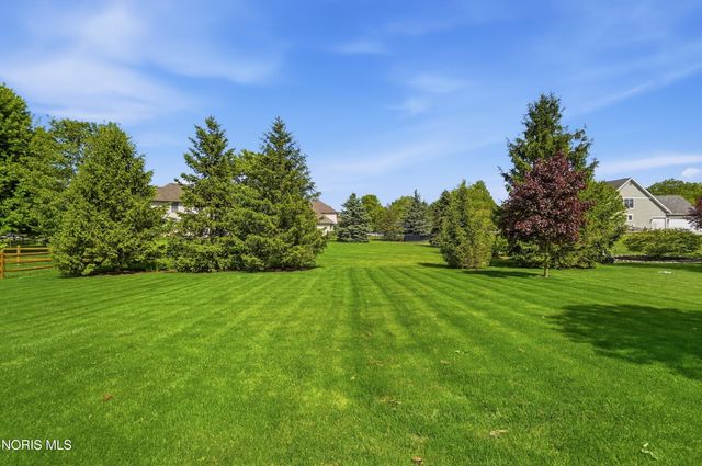 5853 Green Ivy Lane, Monclova, OH 43542