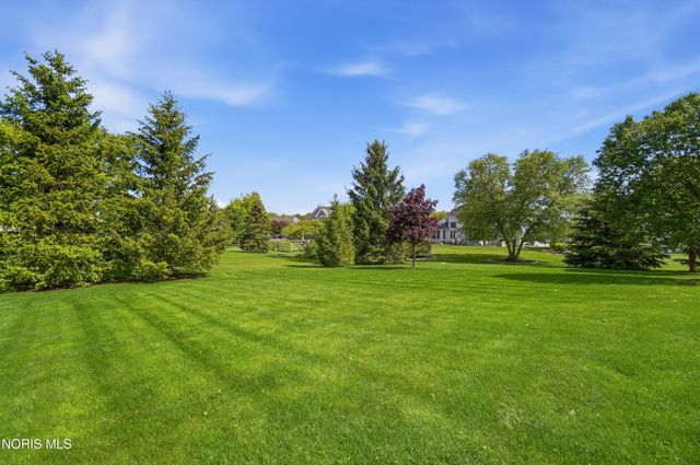 5853 Green Ivy Lane, Monclova, OH 43542